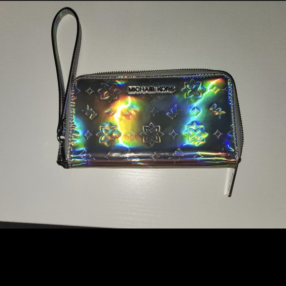 Michael kors wristlet - Picture 4 of 4